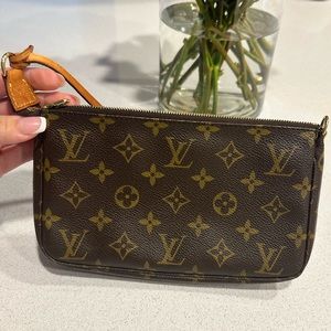 Louis Vuitton pochette accessories